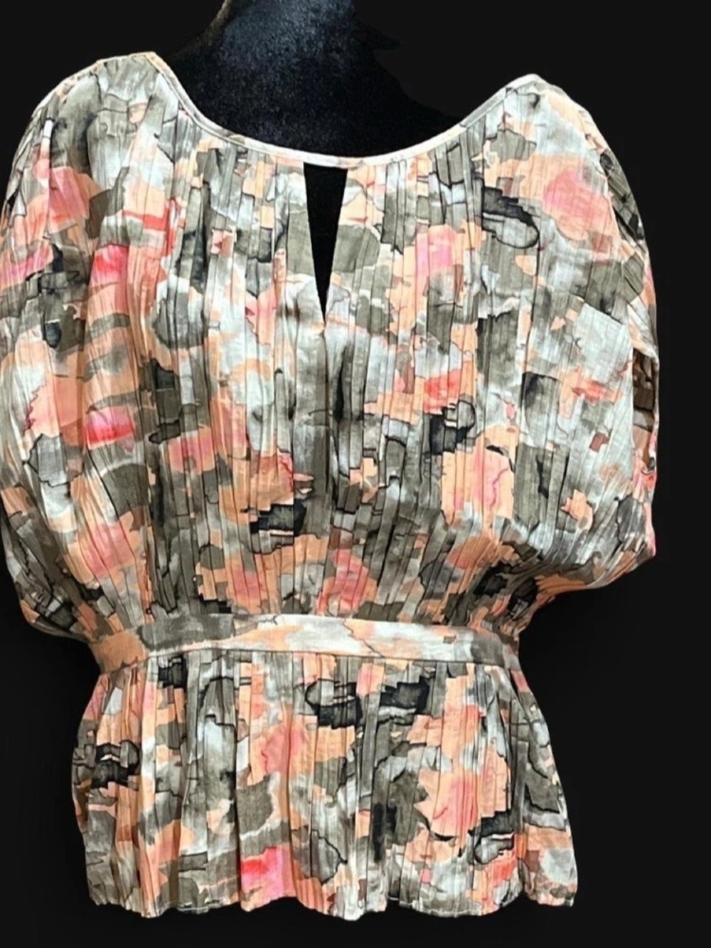DKNY Abstract Pleated Blouse in Gray & Pink Large Like New